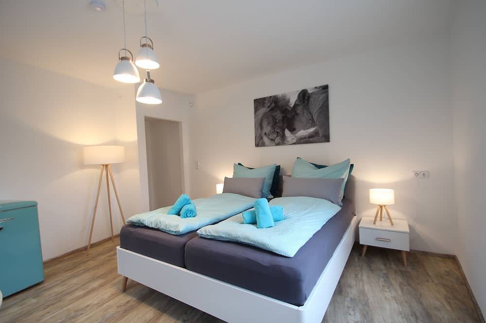 Ganze Wohnung, Moderne, helle 1 Zimmer-Wohnung in Citylage in Bad Urach, Albsteig Etappe 9