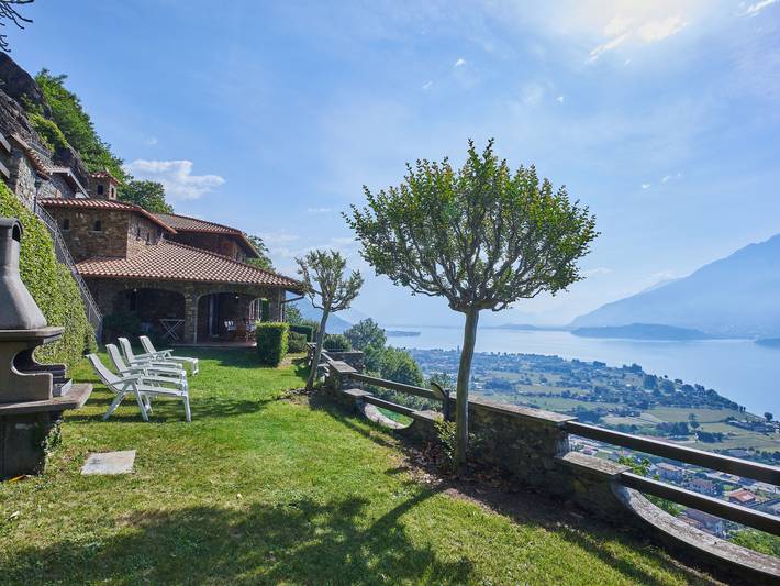 Maison de vacances pour 12 personnes, avec Terrasse ainsi que Jardin et Vue sur le lac à Dongo