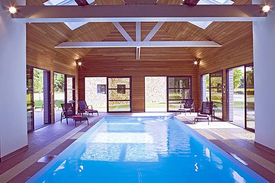 Gîte pour 8 personnes, avec jardin ainsi que terrasse et piscine