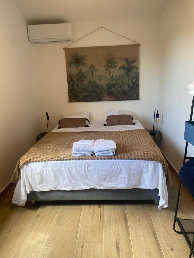 Gîte pour 4 personnes, avec piscine ainsi que jardin et vue dans Bois de Nèfles - 4