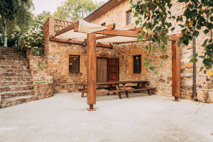 Casa rural para 20 personas, con jardín y jacuzzi, Se admiten mascotas en Cataluña - 3