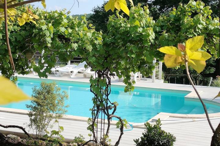 Gîte pour 5 personnes, avec piscine à Saint-Bazile