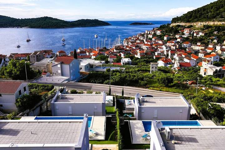 Villa for 8 people, with garden and balcony on Vis