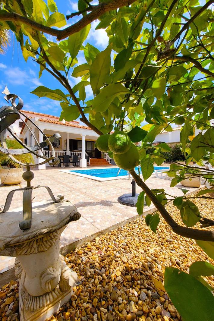 Nettes Ferienhaus in Altura mit Gepflegtem Garten in Quinta do Sobral, Castro Marim