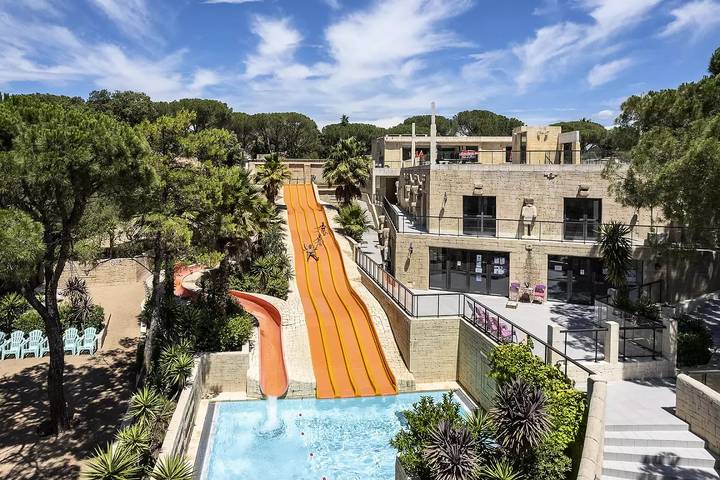 Camping pour 4 personnes, avec terrasse et piscine à Le Muy - 2