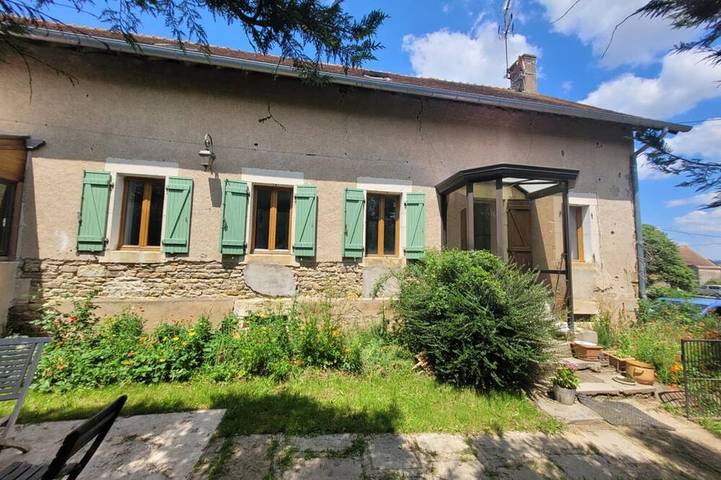 Gîte pour 15 personnes, avec Jardin dans Marcigny-sous-Thil