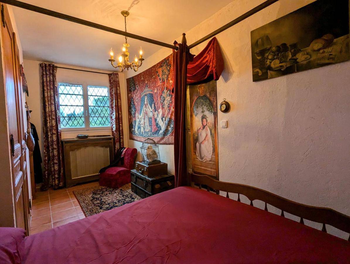 Appartement entier, One-Bedroom Apartment in Cuers, Côte méditerranéenne (France)