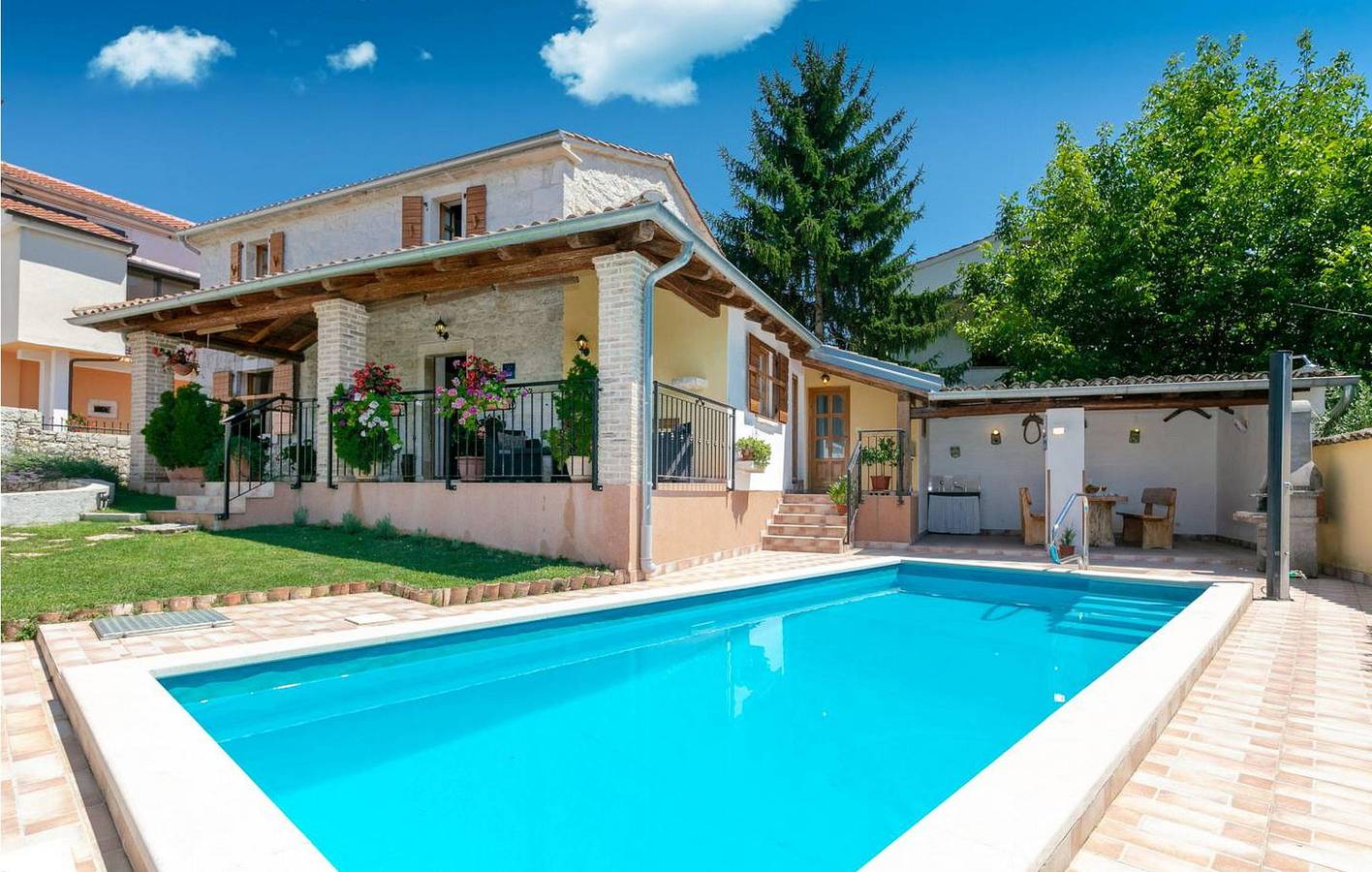 Ruim appartement van 110 m² met wifi, airconditioning, parkeerplaats en terras in Općina Vrsar, Porec en omgeving