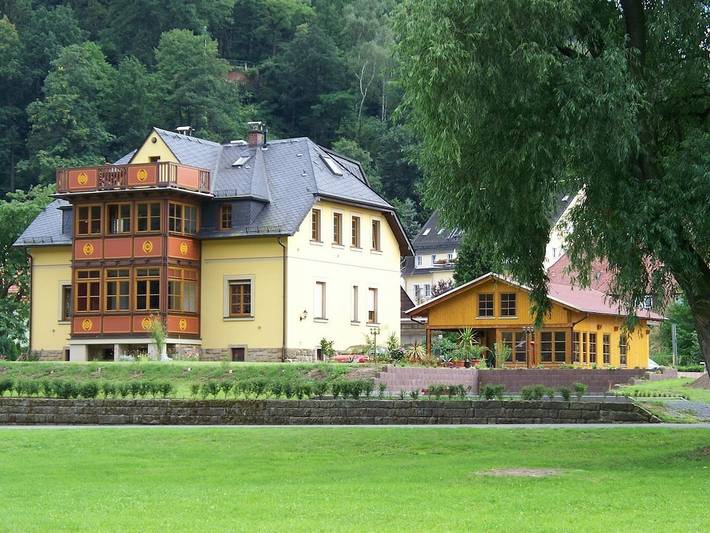 Ferienhaus für 4 Personen, mit Garten in Krippen