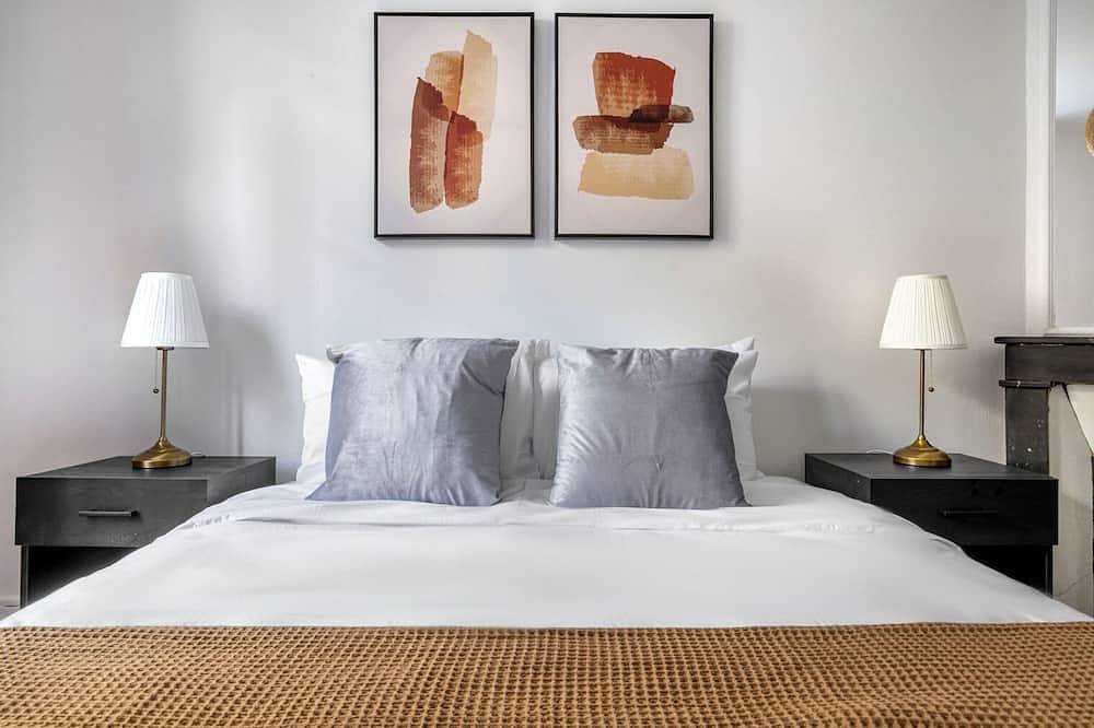 Entire apartment, Blueground | Levallois Perret, nr dining & offices in Levallois-Perret, Hauts-de-Seine