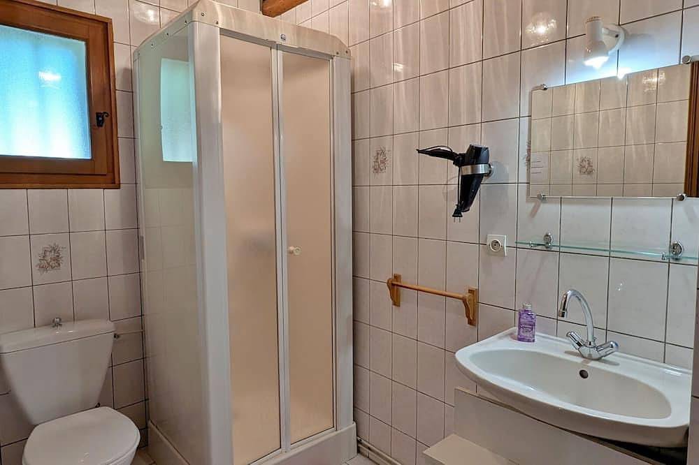 Maison de charme en pierre au bord d’un ruisseau, proche d’un bourg médiéval – Jardin et garage inclus in Allègre, Parc Naturel Régional Livradois-Forez