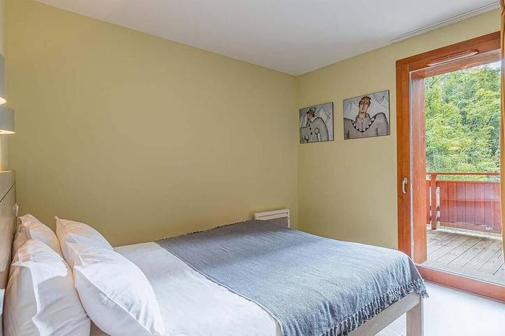 Gîte pour 4 personnes, avec piscine ainsi que balcon et sauna, animaux acceptés dans Office De Tourisme De Vaujany - 2