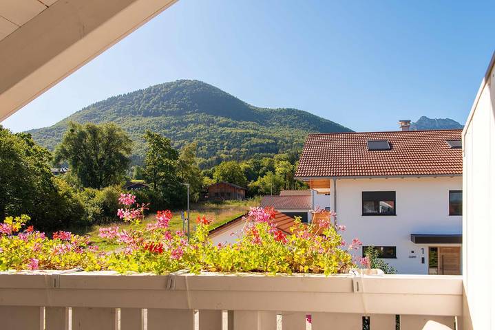 Ganze Ferienwohnung, Beim Gruber - Ferienwohnung Sonnenseite mit Bergblick, 1 separates Schlafzimmer, WLAN in Rottau, Grassau