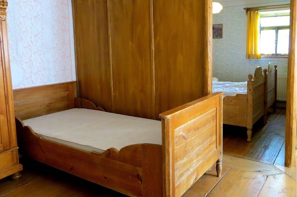 Ganze Wohnung, Restauriertes Bauernhäuschen im Zentrum von Schweinsdorf in Neusitz, Romantische Straße