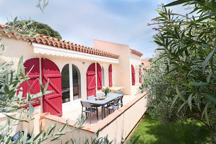 Villa for 6 people, with Hot tub and Terrace as well as Garden in Antibes