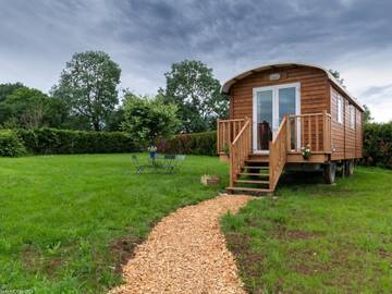 Gîte pour 4 personnes, avec piscine à Maconge