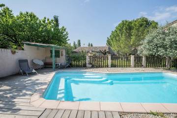 Gîte pour 8 personnes, avec jacuzzi et piscine ainsi que jardin et terrasse, animaux acceptés à Lussas
