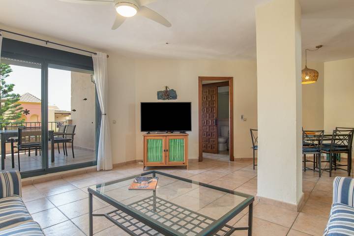 Ganze Wohnung, Dachgeschoss-Duplex Jardines de Zahara mit Gemeinschaftspool, privater Terrasse & WLAN in Playa de Atlanterra (Barbate), Tarifa
