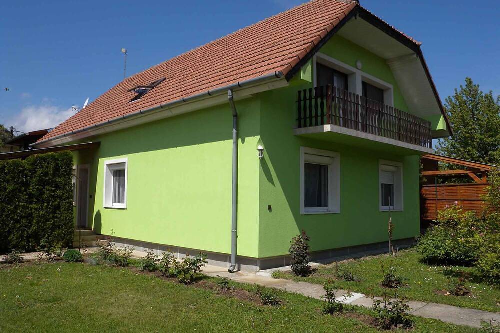 Ganze Wohnung, Ferienwohnung mit überdachte Terrasse in Gyenesdias, Balaton Hochland Nationalpark