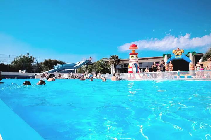 Camping pour 6 personnes, avec piscine et terrasse à Saint-Georges-d'Oléron