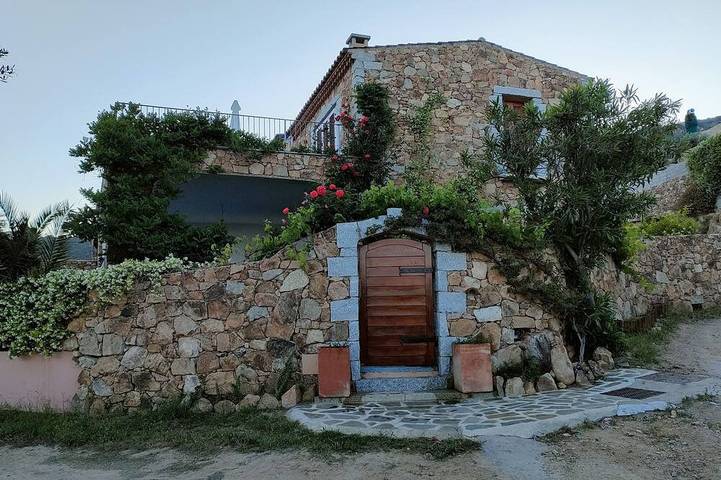 Ferienhaus für 3 Personen, mit Balkon und Garten in Lu Fraili di Sopra