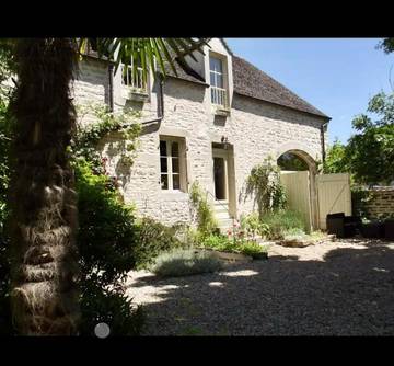Location de vacances pour 2 personnes, avec vue ainsi que terrasse et jardin à Ladoix-Serrigny