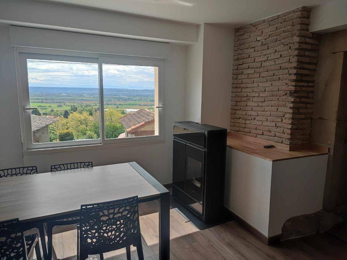 Three-Bedroom House in Anjou, Région de Vienne