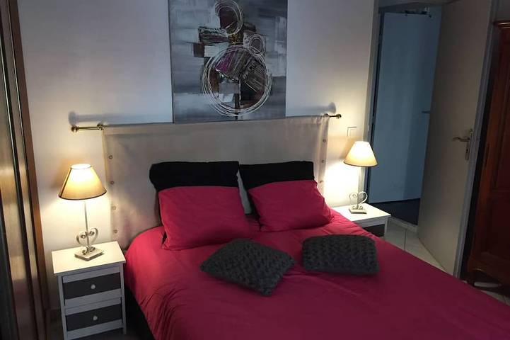 Apartamento entero, En el corazón de la barbilla y los pies en el agua. in Menton, Costa mediterránea (Francia)