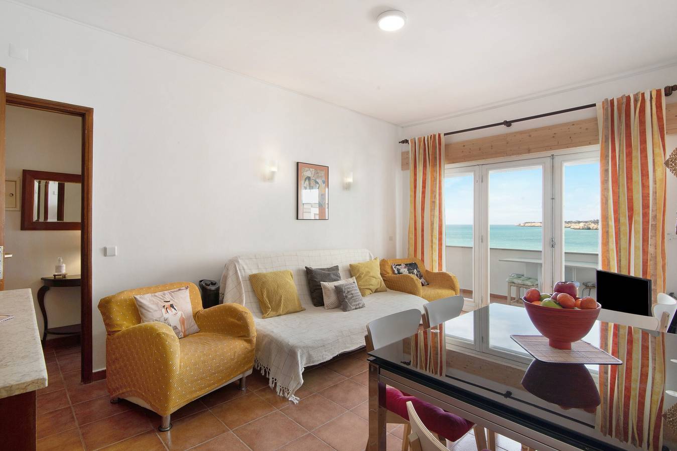 Entire apartment, Apartment 'Caravela' with Sea View, Balcony & Wi-Fi in Armação de Pêra (costa), Armação de Pera