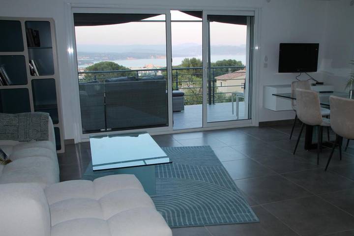 Villa voor 6 personen, with Balkon and Terras as well as Zwembad and Uitzicht in La Ciotat