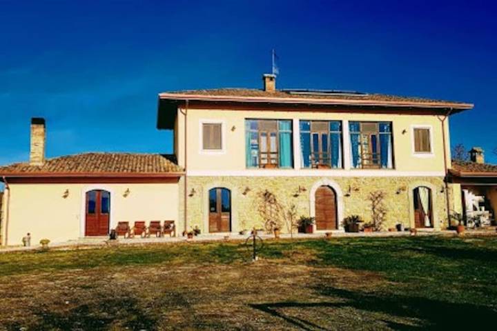 Appartement de vacances pour 13 personnes, avec Terrasse ainsi que Jardin et Vue dans Fontana Liri