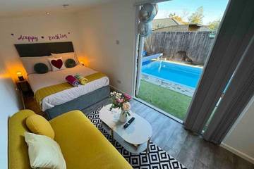 Cottage for 2 People in Poole, Poole Harbour, Photo 3