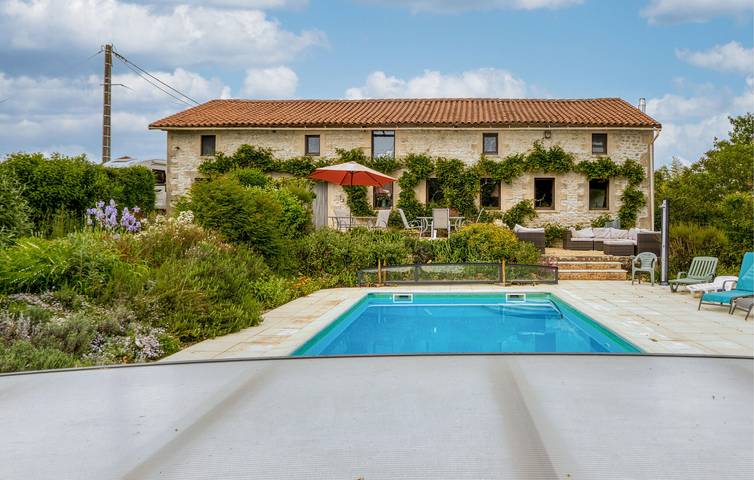 Location de vacances pour 11 personnes, avec piscine ainsi que terrasse et jardin à Lizant
