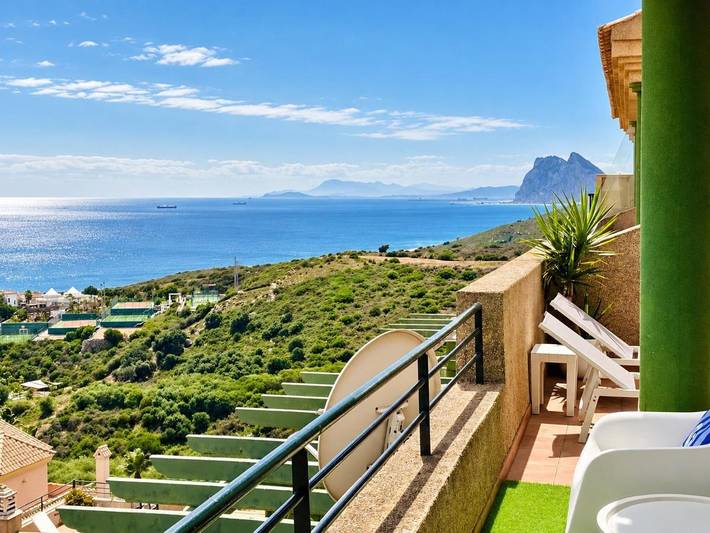 Apartamento para 5 personas, con Terraza además de Piscina y Vistas en La Alcaidesa