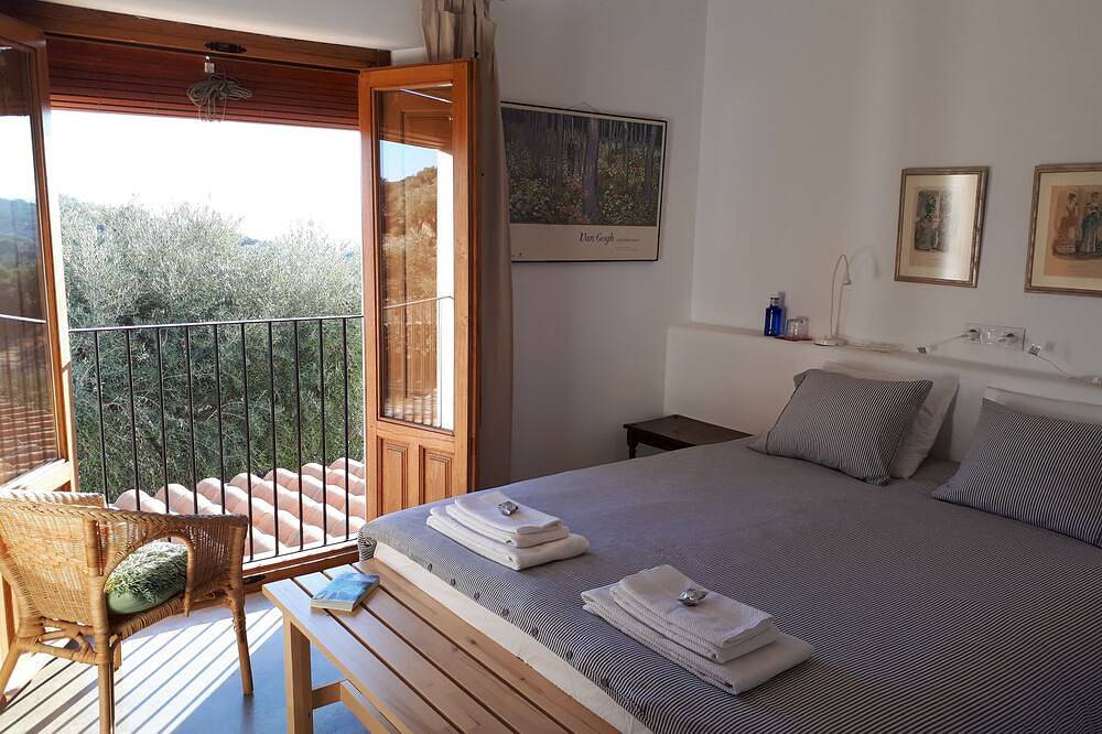 Finca Flores Amarillas - casa rural con piscina y parque infantil (Tr-Cc-157) in Almoharín, Provincia de Cáceres