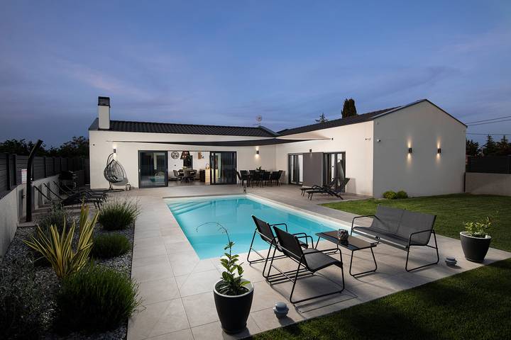 Villa für 8 Personen, mit Pool und Garten - 1