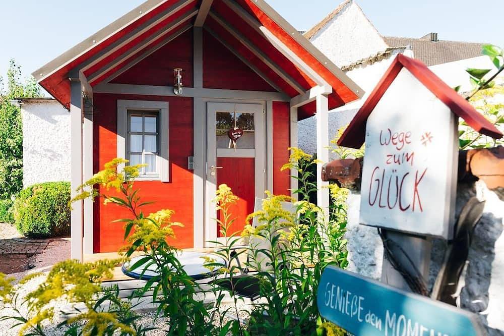 Ganze Wohnung, Gartenhaus rot mit einem Schlafzimmer in Ornbau, Fränkisches Seenland