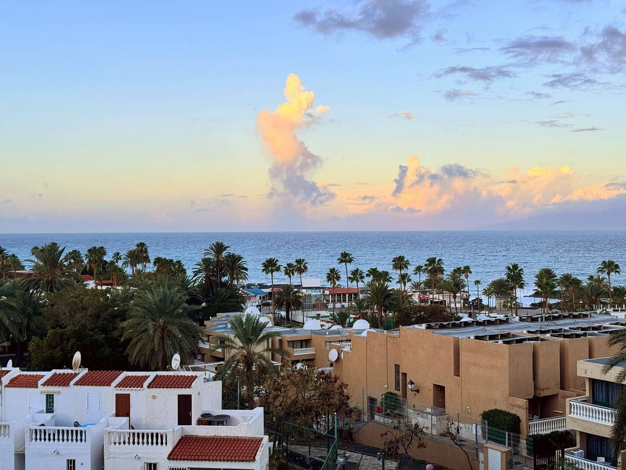 Entire studio, Vacation Studio 'Sissy' with Sea View, Wi-Fi and Air Conditioning in Playa de Troya, Adeje