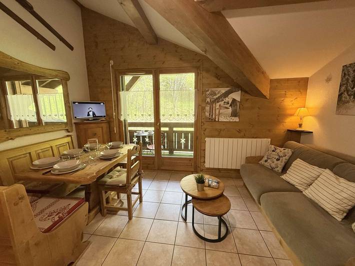 Appartement entier, Studio Cabine Mezzanine à Praz-Sur-Arly, proche pistes et lac, parking, balcon, 6 pers. in Praz-sur-Arly, Pays du Mont-Blanc