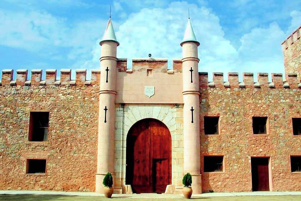 Masía de San Juan, renovated rural house with swimming pool and air conditioning. House 1 in Altura (Espanha), Castellón Province
