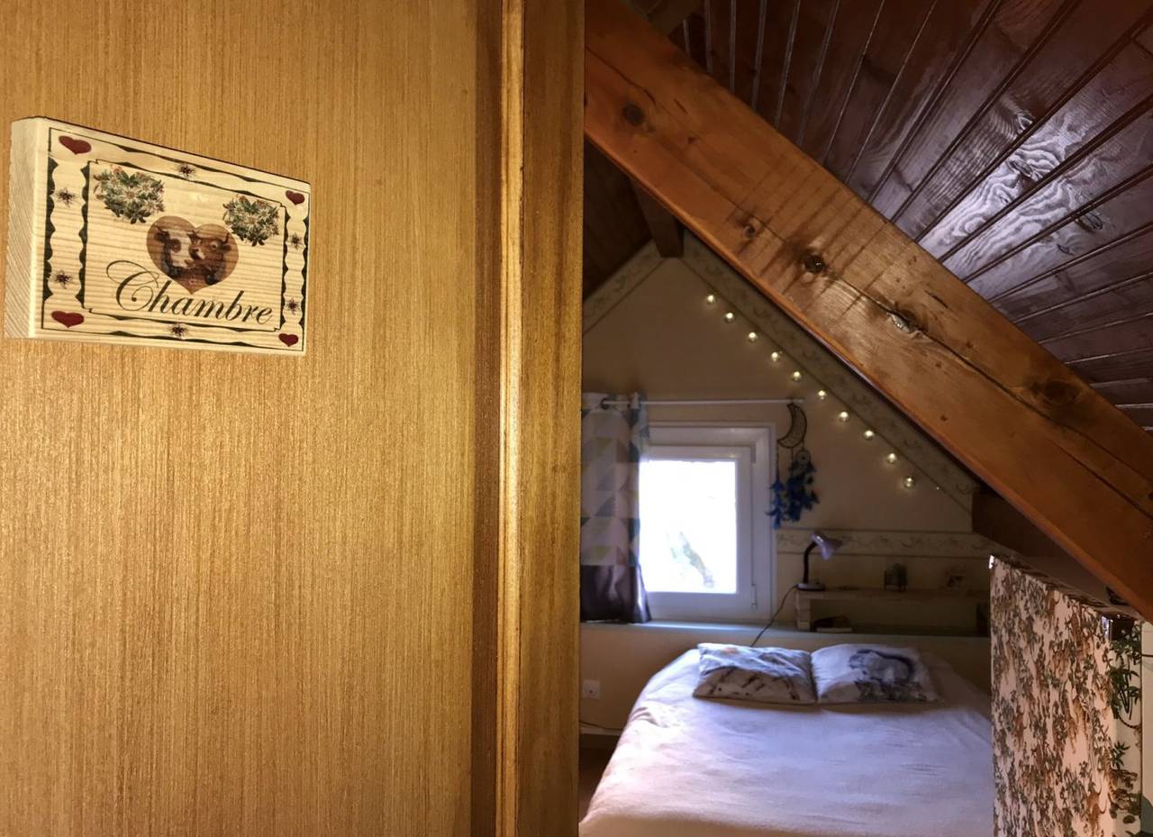 Chambre avec vue sur la montagne, salle de sport, bain à remous et grill près de la rivière in Saint-Laurent-en-Beaumont, Parc national des Écrins