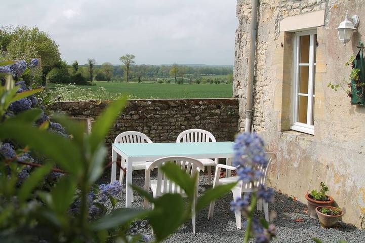 Gîte pour 4 personnes, avec terrasse à Russy