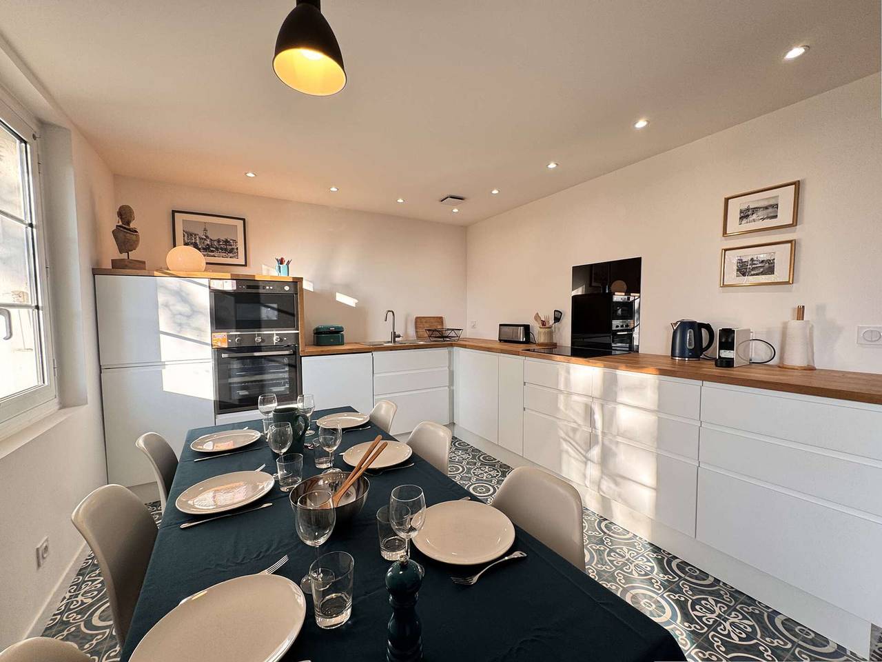 Entire apartment, Renovated city center apartment - 5 guests in Sanary-sur-Mer, Mediterranean Coast (France)