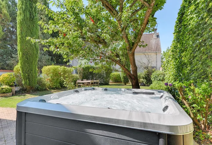 Apartamento de vacaciones para 4 personas, con jardín y jacuzzi - 1