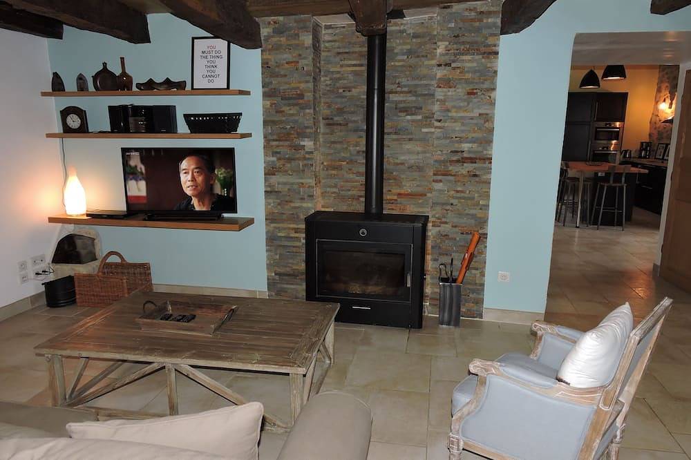 Maison de caractère en Aveyron  classée 4 étoiles in Lugan, Aveyron