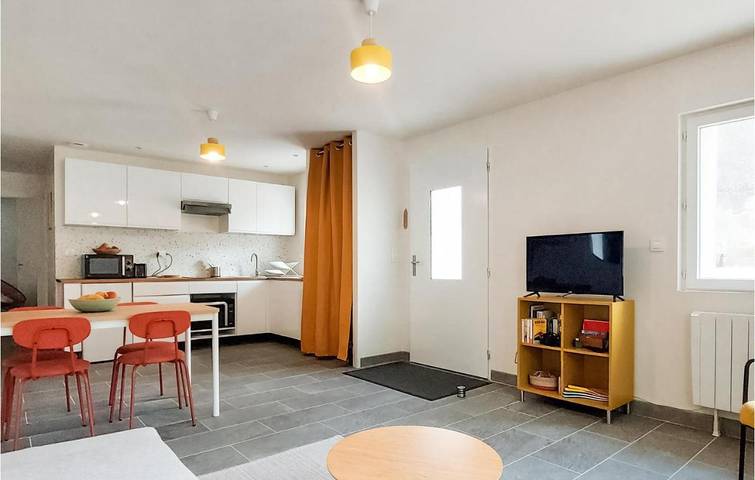 Gîte pour 4 personnes, avec jardin à Mortagne-sur-Gironde - 2