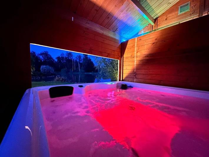 Gîte pour 4 personnes, avec vue ainsi que vue sur le lac et jardin à Prouilly - 4