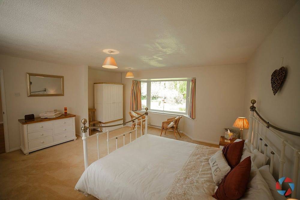 Gran bungalow independiente y jardín dentro del pueblo con pubs y tienda in Holywell-cum-Needingworth, Cambridgeshire