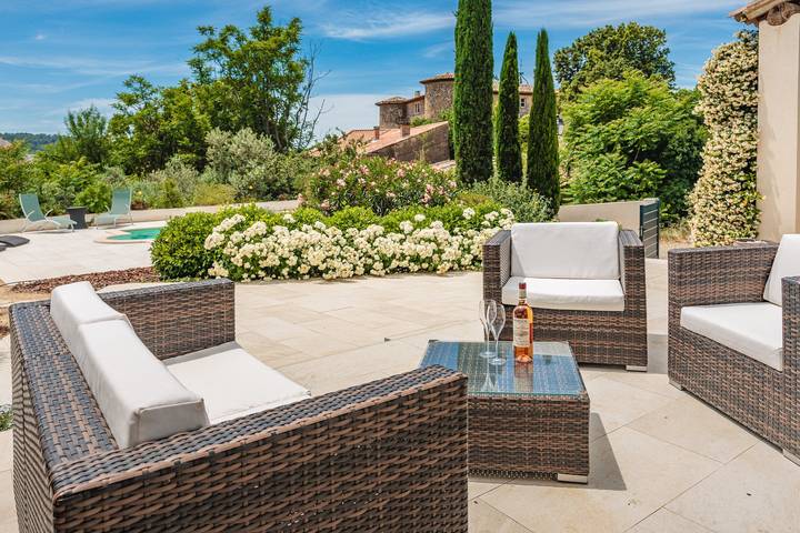 A Little Paradise – Your Guest Room in a Local Home in Rustrel, Parc naturel régional du Luberon
