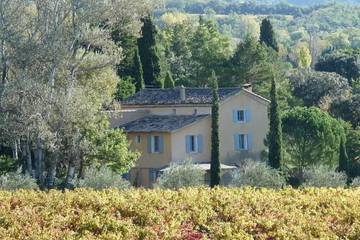 Gîte pour 14 personnes, avec terrasse et jardin à Rousset-les-Vignes